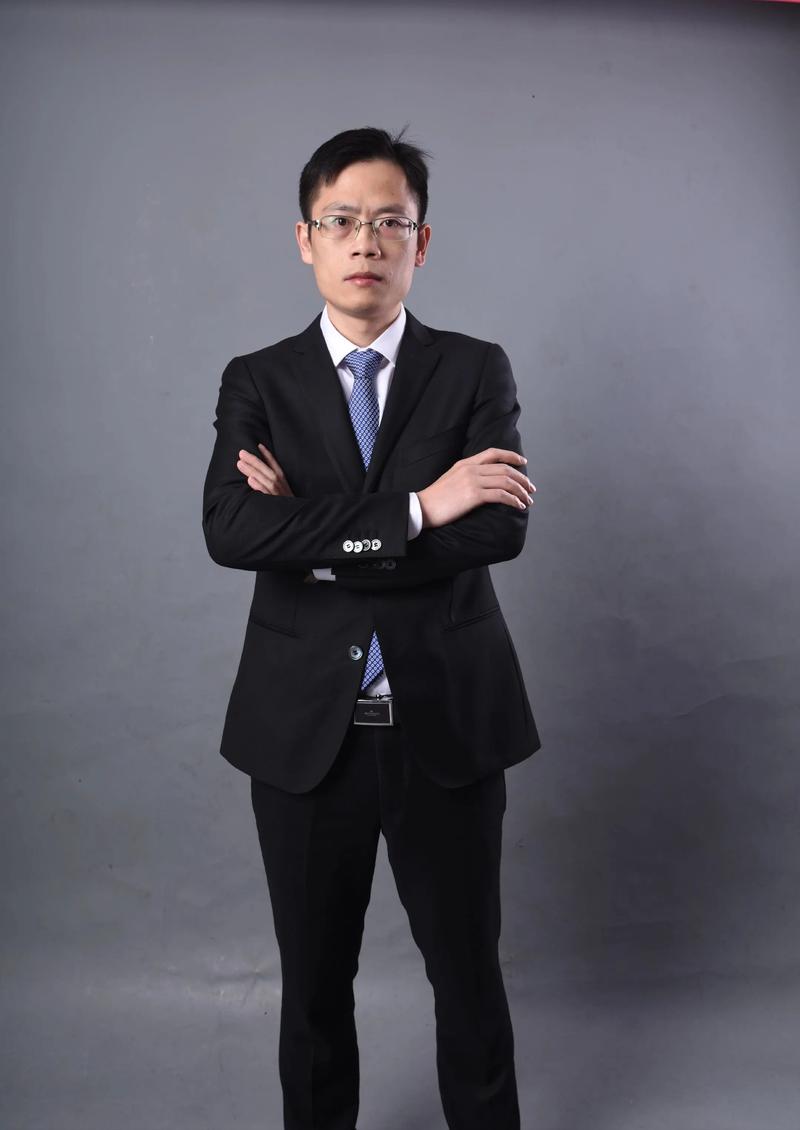 曾海英 视觉与舞美负责人